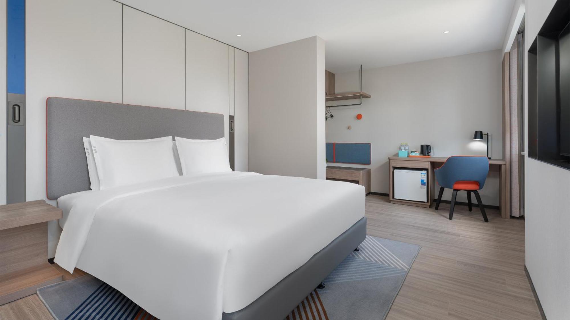 Holiday Inn Express Qingdao Shibei By Ihg Εξωτερικό φωτογραφία