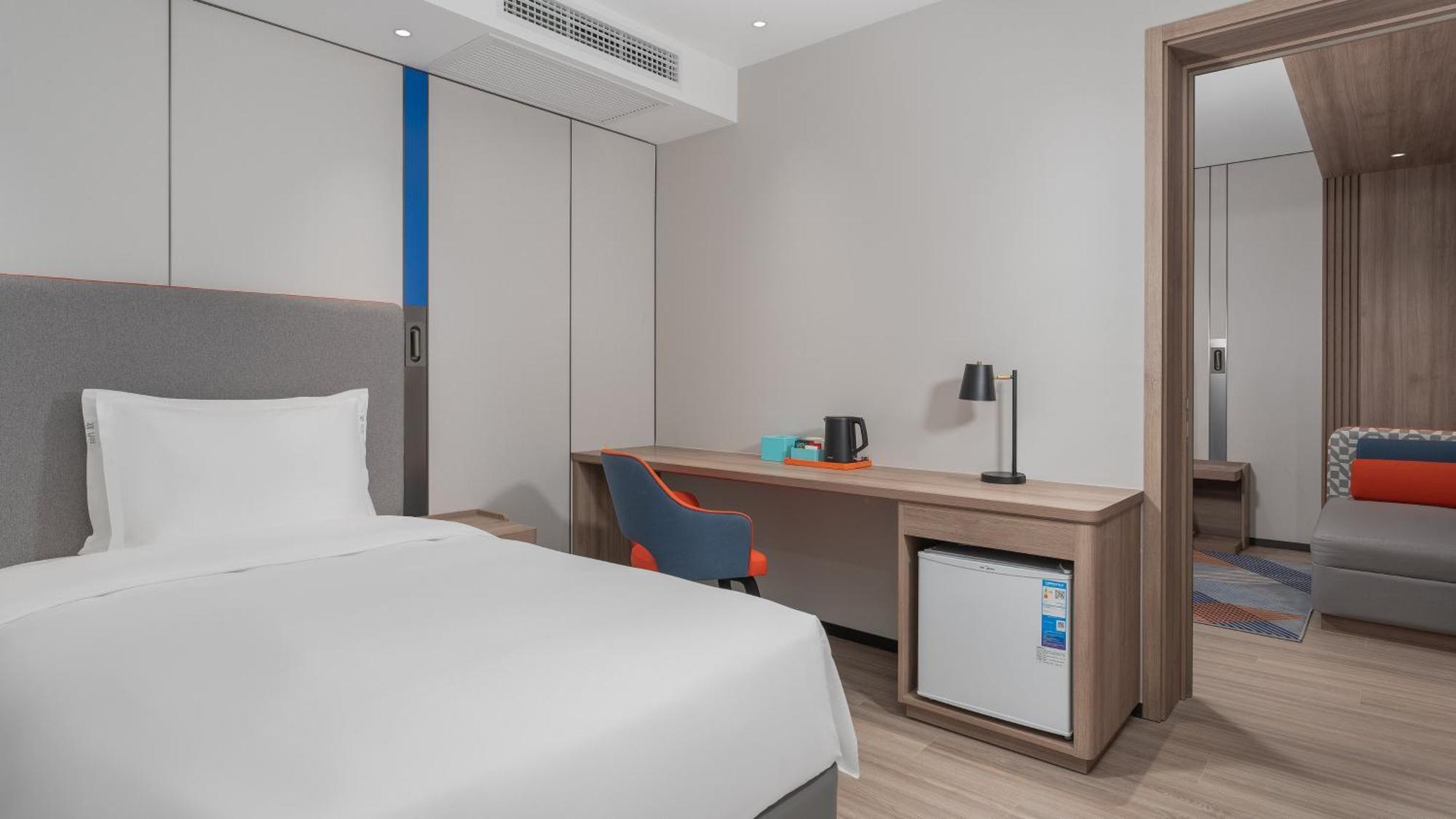 Holiday Inn Express Qingdao Shibei By Ihg Εξωτερικό φωτογραφία
